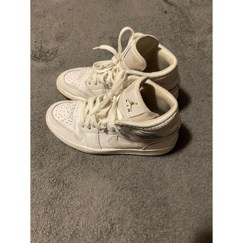 Jordan Air Jordan 1 Mid Mens 8 White Cream High Top Sneakers Scuffed Gum Aged - Picture 2 of 8